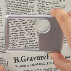 Magnifier with Light