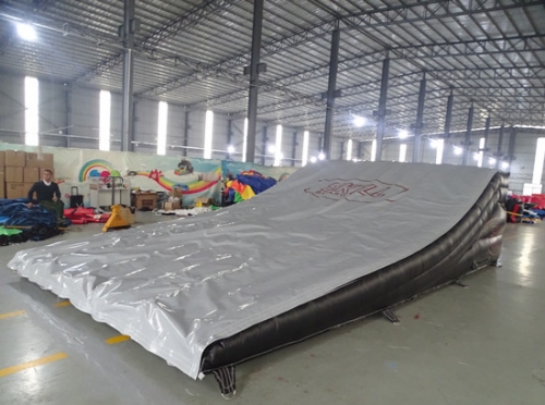 7.3x4.2x1.9m Airbag Landing