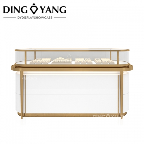 High End Lockable Lighted Jewelry Display Case