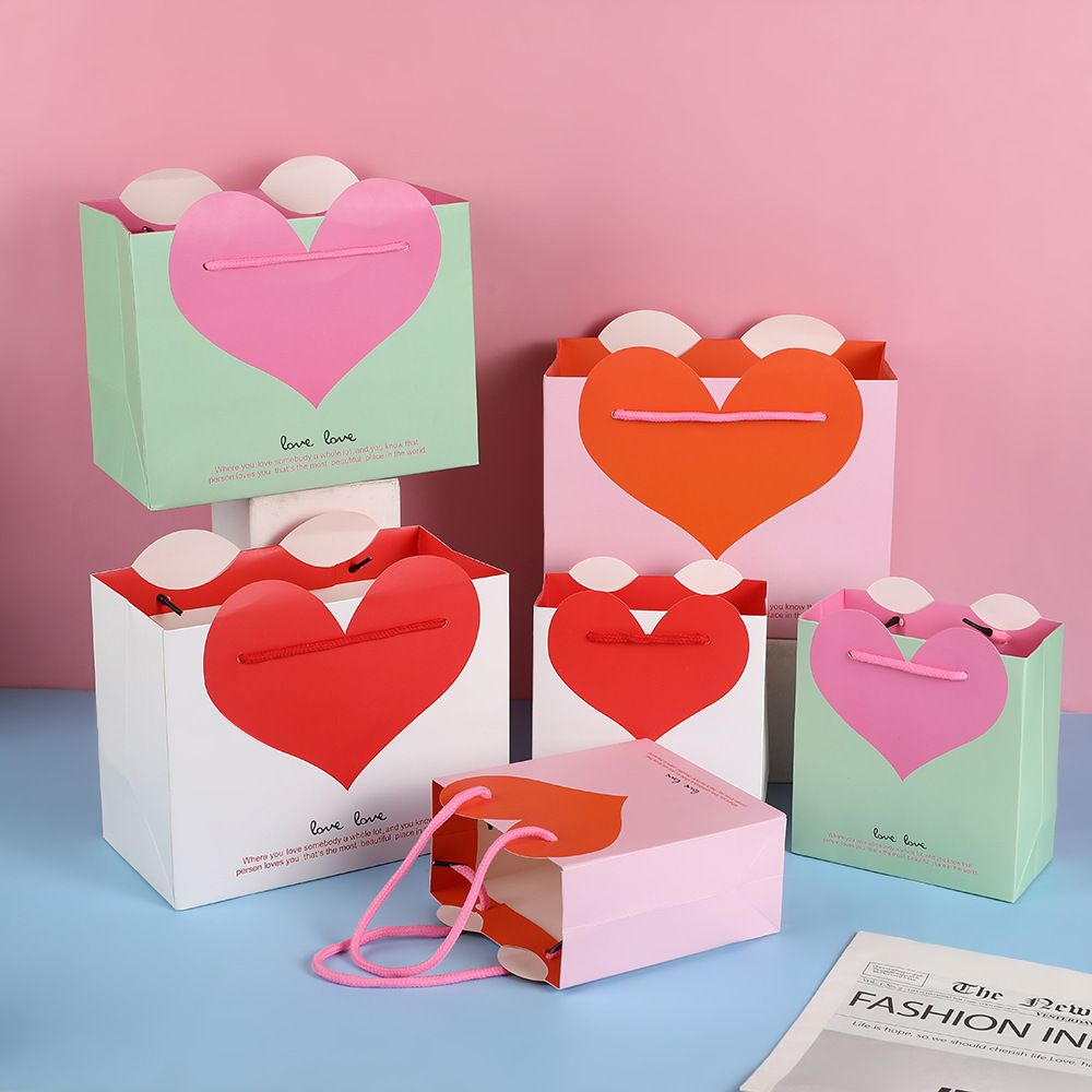 Stock Heart-Shaped 250gsm Present Bags for Gifts & Souvenirs