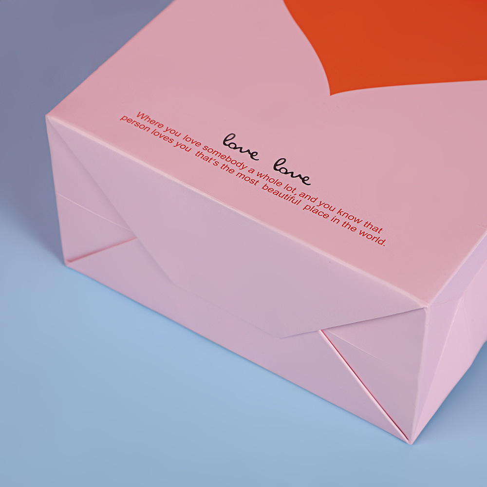 Stock Heart-Shaped 250gsm Present Bags for Gifts & Souvenirs