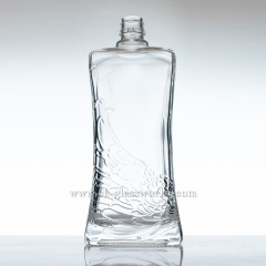 Пустая стеклянная бутылка ликера на 500 мл