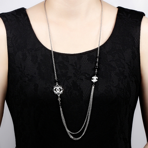 Cha nel v Necklace