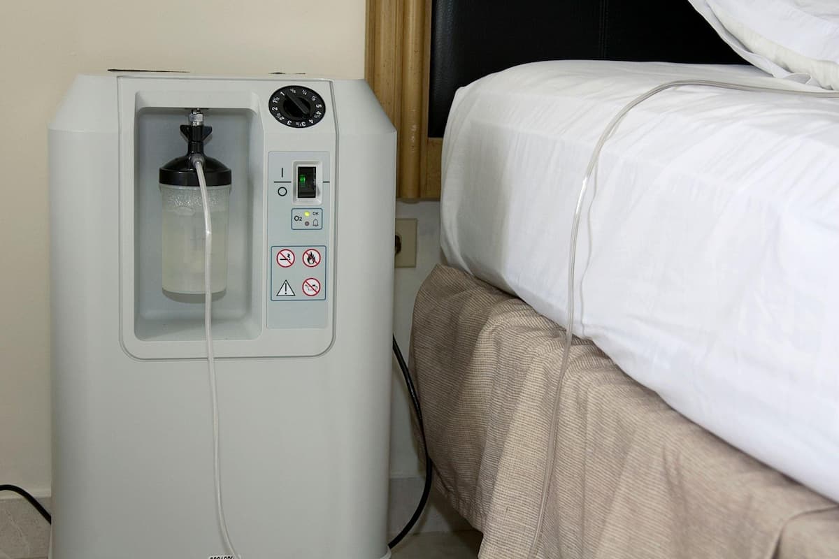 How Does an Oxygen Concentrator Work? Types, Cleaning, and Maintenance