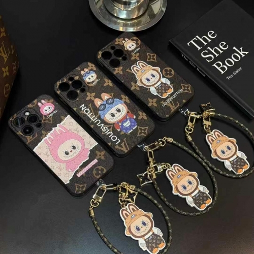 Labubu柄ルイヴィトンiPhoneケース 高級ブランド全機種対応 高級ブランドルイヴィトンのLabubu（ラブブ）柄iPhoneケース登場！対応機種涵盖iPhone17/17Air/17Pro/17Pro Max、16/16Pro/16Pro Max、15Pro Max、14Pro/14Pro Max及び13/13Pro。 高品質モノグラム素材でビジネス風を演出，一部ケース付属チエーンが使い勝手UP。芸能人も愛用する人気アイテム，iPhoneをキズから保護しつつ，高級感と