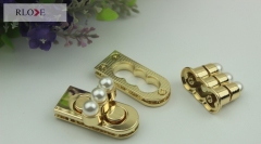 Bag hardware fittings fashion pearl decoration metal turn locks RL-BLK115