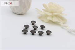 Hot selling handbag fittings round flat shape brass matte gunmetal decorative studs rivet RL-RT032