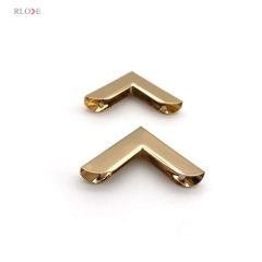 Manufacturer Zinc Alloy Light Gold Decorative Metal Bag Corner 31.5MM For Handbag