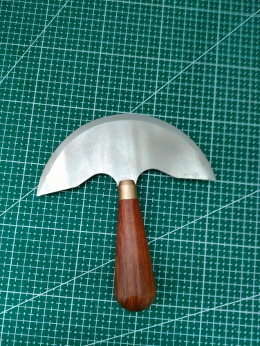 Large Round Knife (140mm Wide)