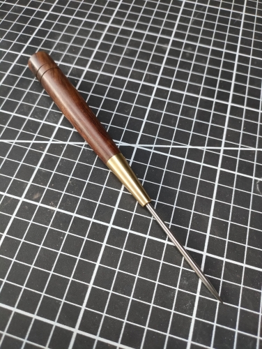 Basic round scratch awl