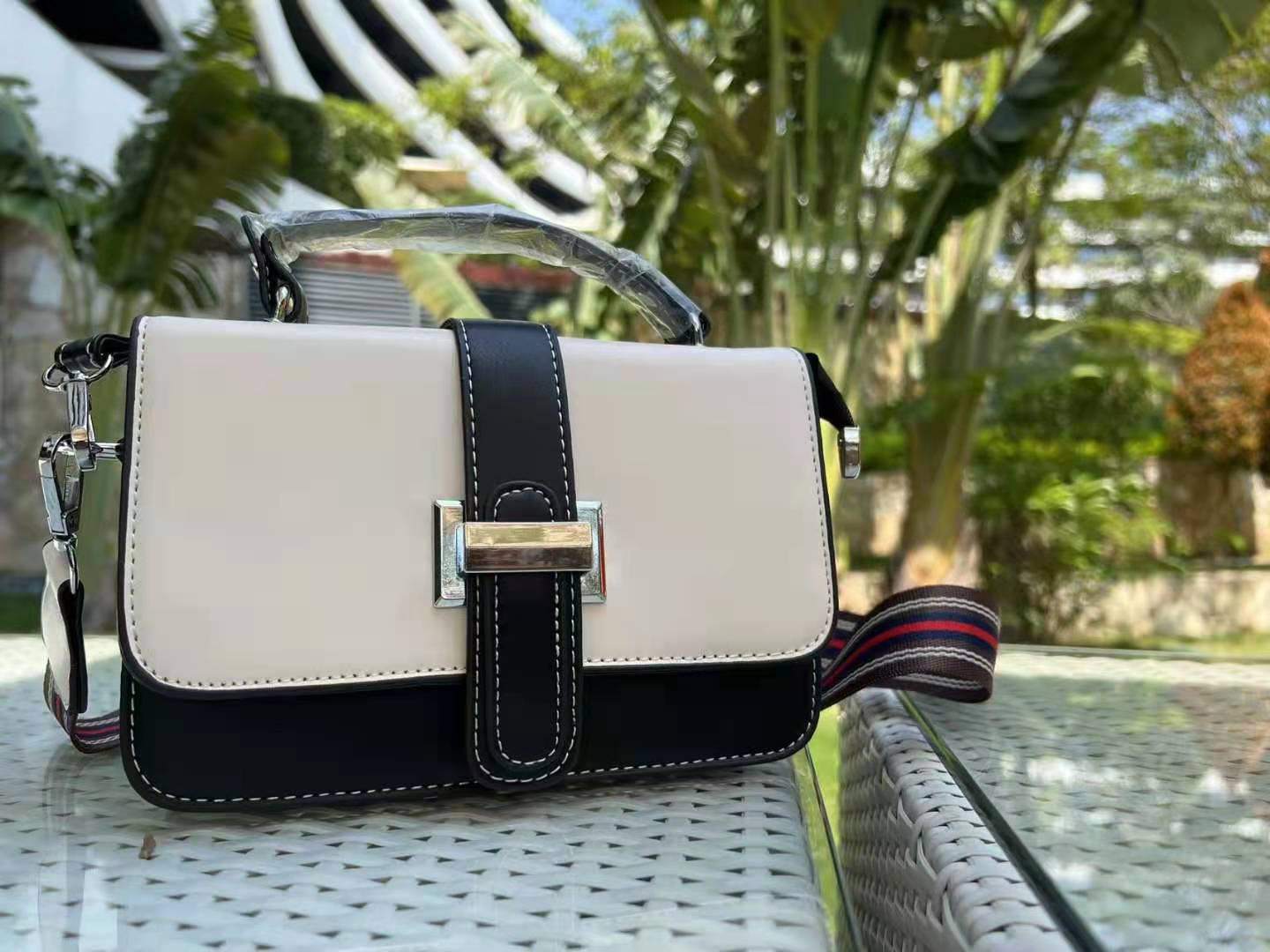 HandBags supplier Detachable Strap Colorful handbag Clutch bag Wholesale