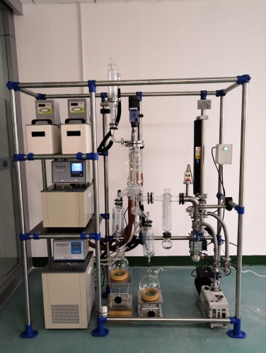 Floor-standing (short-range) molecular distillation