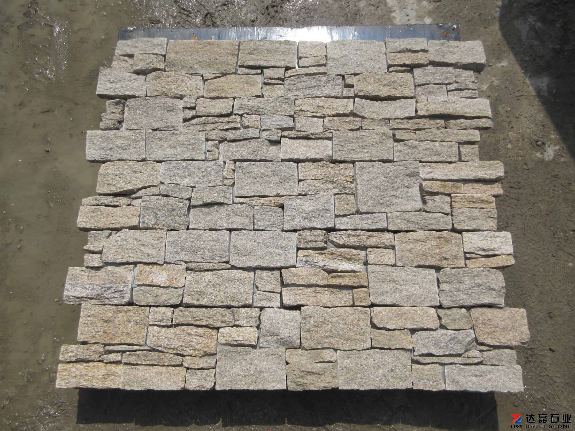 Tiger Skin Yellow Granite Culture Stone Beige Yellow Granite Cement Stone Veneer Wall Cladding Stone