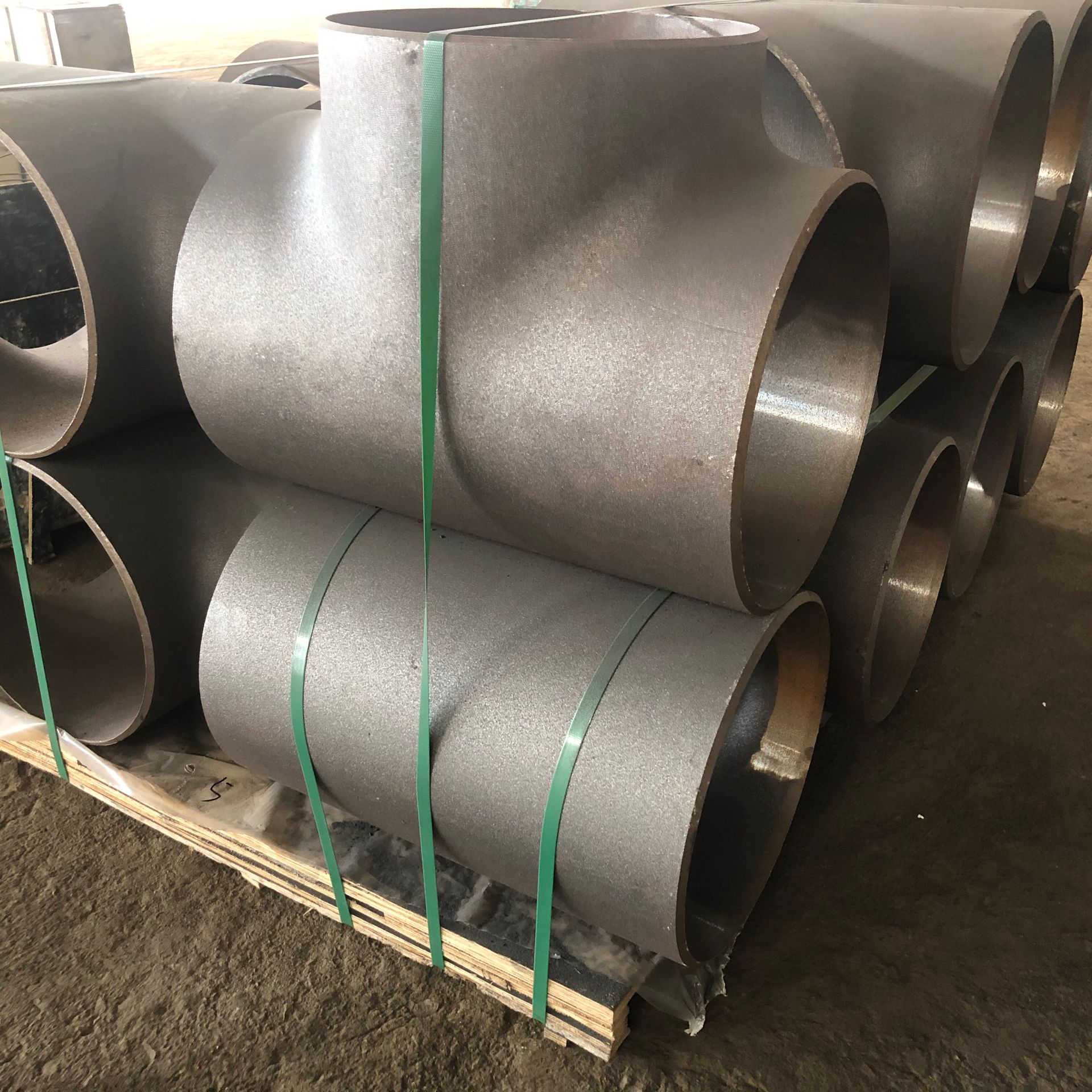 Hot press forming of pipe tee