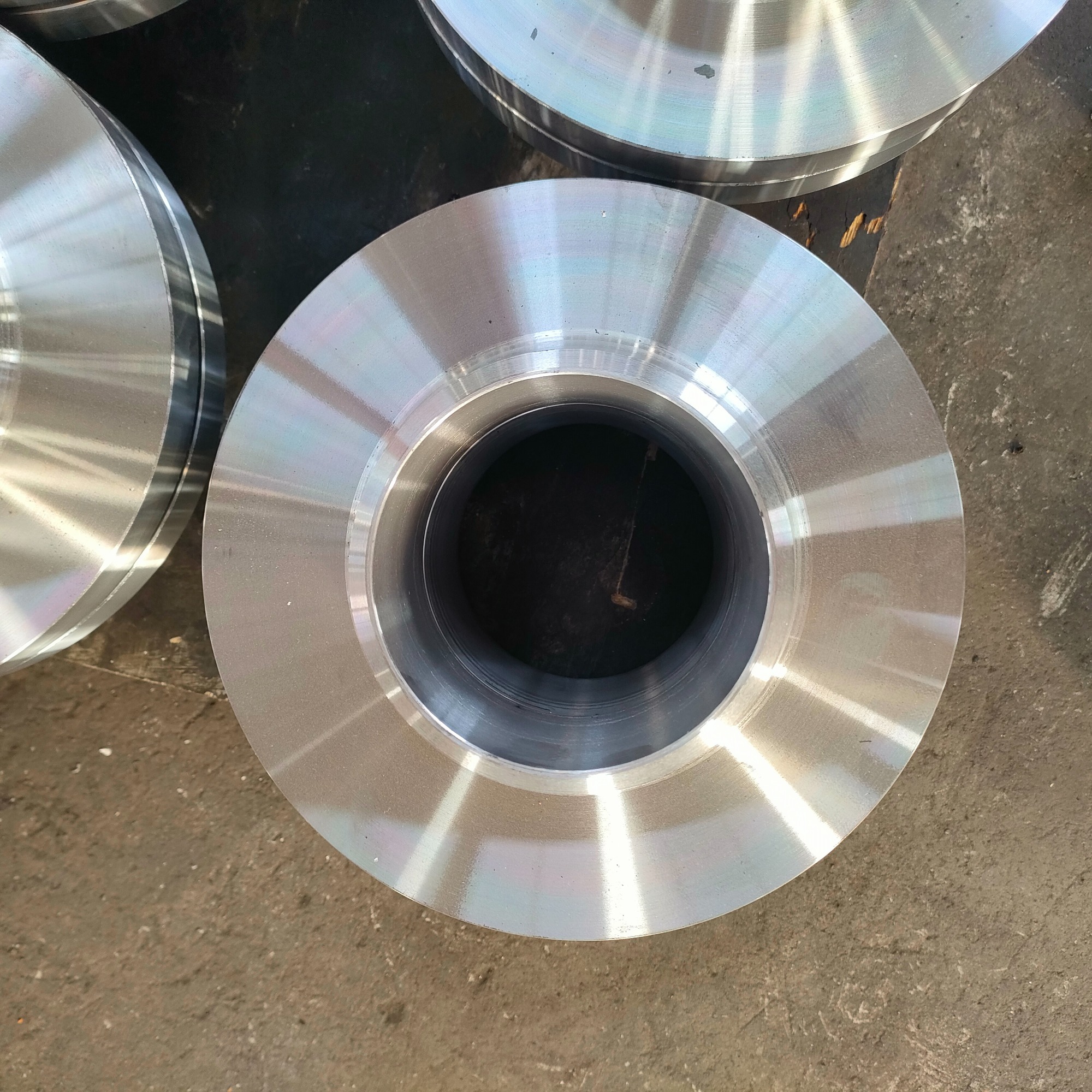Rust removal methods for carbon steel flanges