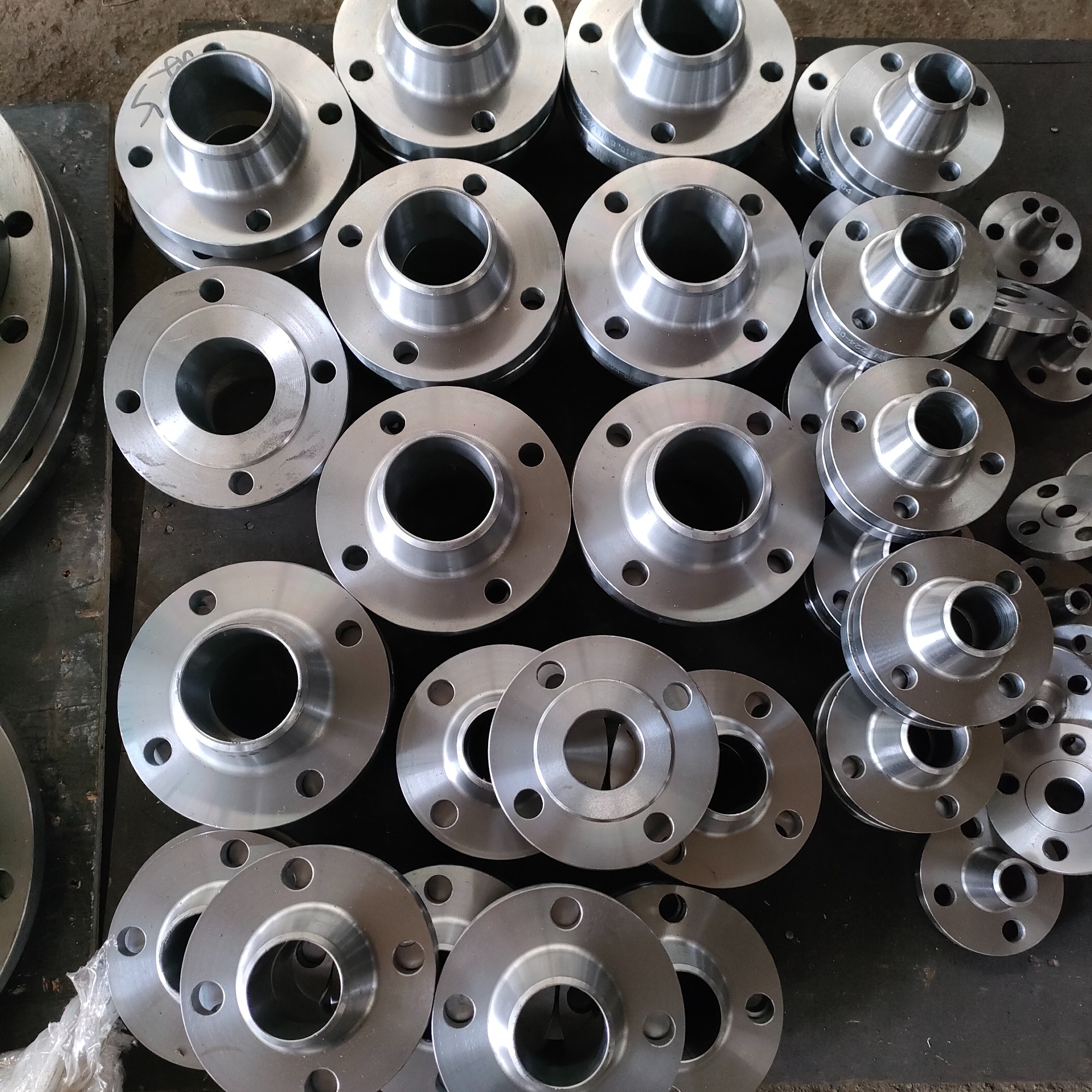 Parameters of ASME/ANSI B16.5 300lbs Weld Neck Flanges