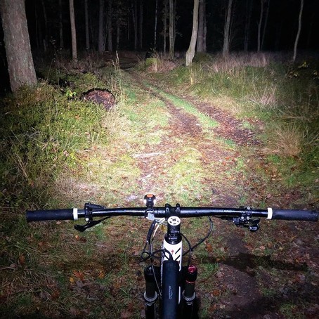 A bike use Magicshine lighting in the dark