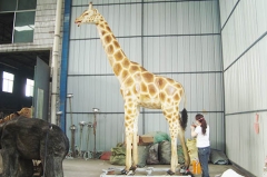 Modelo de jirafa realista de tamaño natural para zoológico