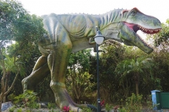 Estatua de dinosaurio robótico de tamaño natural y dinosaurio de tamaño real