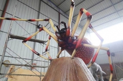 Modelo de insectos animarrónicos