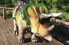 Parque temático jurásico Paseos en dinosaurios realistas