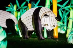 Panda de linterna animal de seda hecha a mano