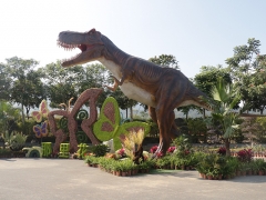 Modelo de dinosaurio mecánico de parque temático