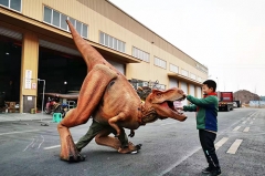 Disfraz de T-rex ambulante para evento