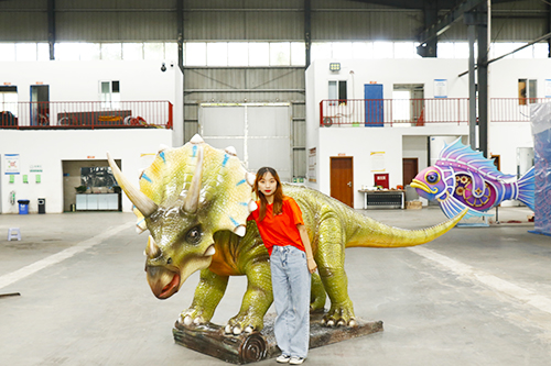 Decoración de dinosaurio modelo animatronic de Triceratops para parque de aventuras