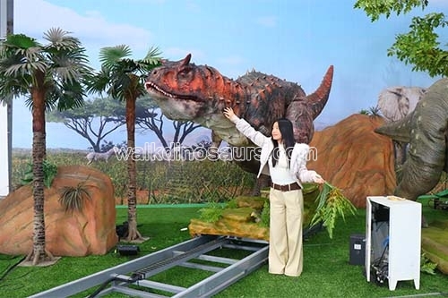 Animatronic Sliding with Track Carnotaurus