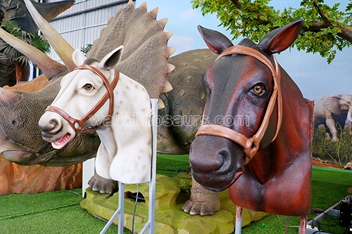 Dinosaurio del parque de atracciones más popular