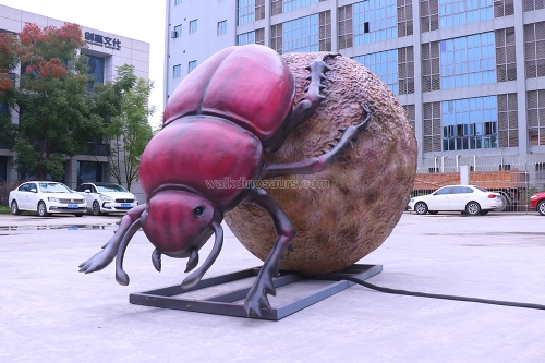 Life-Size Animatronic Dung Beetle