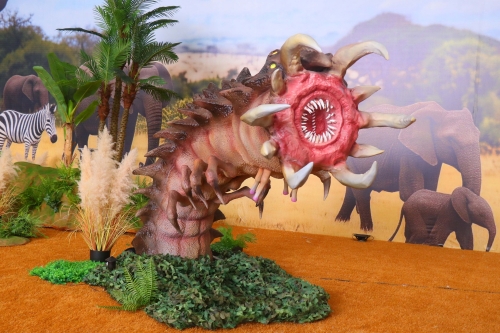1.5m Realistic Animatronic Sandworm Model, Custom Interactive Mechanical Prop for Theme Park Exhibition Stage Decoration