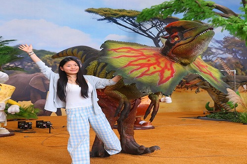 Life-size Dilophosaurus Walking Dinosaur Costume with Roaring Sound and Opening Frill