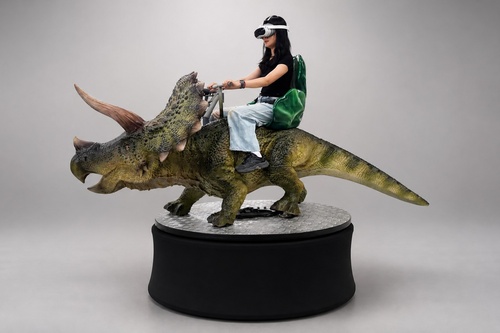 Animatronic Triceratops VR Ride on Dinosaur Amusement Park Equipment With Saddle Handlebar