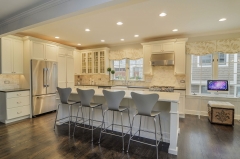 Provincial kitchen with white shaker door and mullion door-Allandcabinet