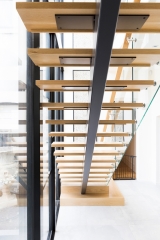 Mono stringer straight staircase with glass railing AllandMetal
