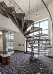 Single stringer curved staircase with wood treads and glass railing-Allandmetal