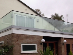 U base shoe glass balustrade aluminum glass railing design for balcony