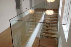 Height floor mono stringer staircase with a landing in middle