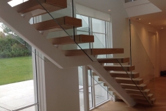 Height floor mono stringer staircase with a landing in middle