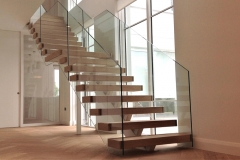 Height floor mono stringer staircase with a landing in middle