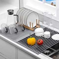 Dish drying rack with mat