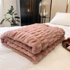 Plushed blanket with bubbles pattern