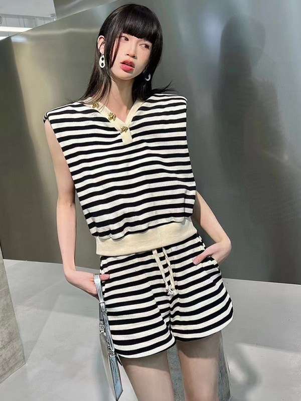 TWOTWINSTYLE Striped Bowknot Top With Shorts Colorblock Set