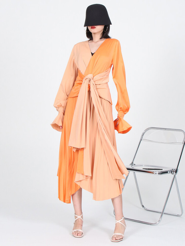 TWOTWINSTYLE Casual Colorblock Dress For Women V Neck Long Flare Sleeve Sashes High Waist Midi Pleated Dresses Female Spring New