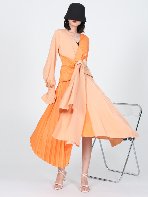 TWOTWINSTYLE Casual Colorblock Dress For Women V Neck Long Flare Sleeve Sashes High Waist Midi Pleated Dresses Female Spring New