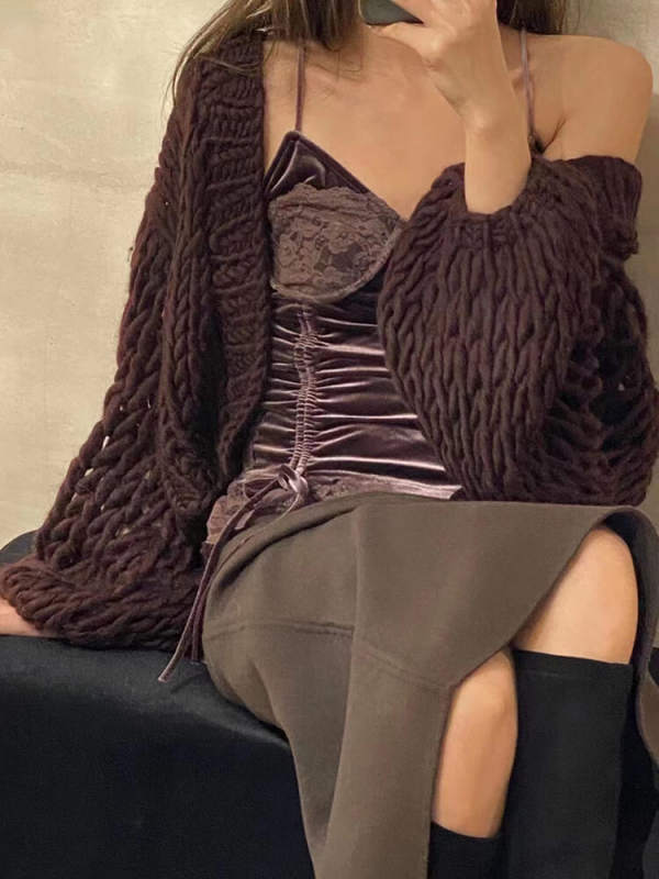 TWOTWINSTYLE Sexy Off Shoulder Tank Tops For Women Square Collar Sleeveless Hit Color Sexy Embroidery Vest Female Fashion 2023