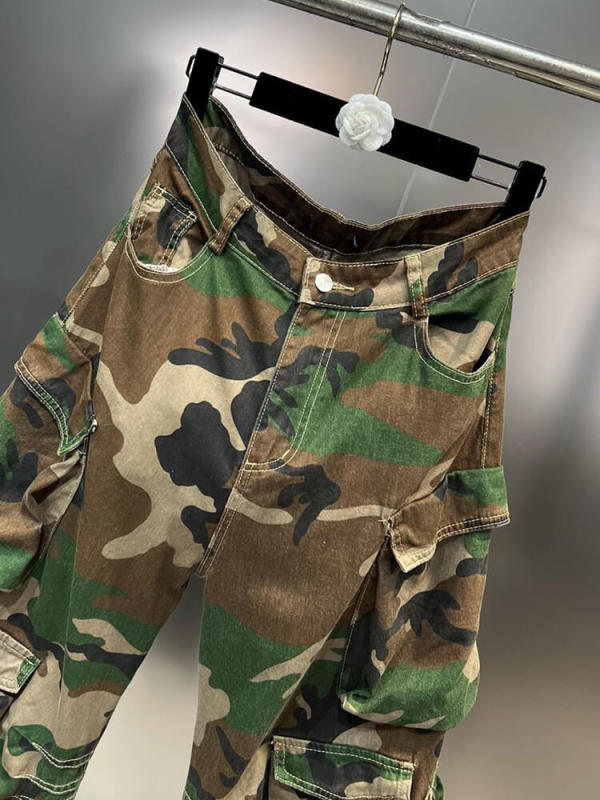 TWOTWINSTYLE Camouflage Denim Trousers Women High Wasit Patchwork Pockets Loose Wide Leg Pants Female 2023 New Clothing Fashion