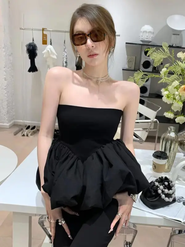 TWOTWINSTYLE Minimalist Tank Tops For Women Strapless Sleeveless Folds Summer Pullover Vest Female Fashion Style Clothing 2023